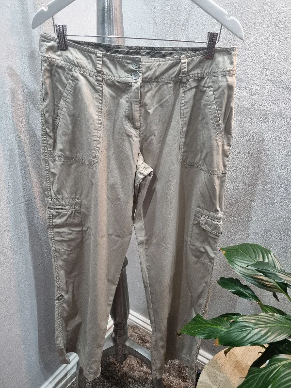 Woolies Cargo Pants (12/36)