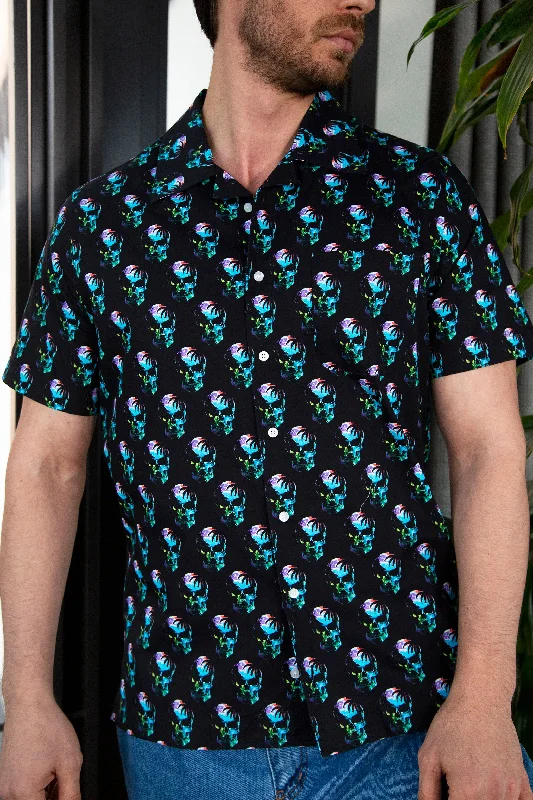 Men's black skull motif shirt