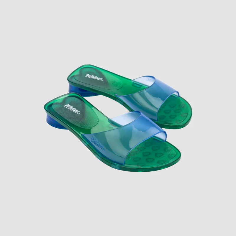 Anti - Slip Women's Sandals with a Grooved Sole in Green for Outdoor AdventuresMELISSA THE REAL JELLY KIM AD Anti - Slip Women's Sandals with a Grooved Sole in Green for Outdoor AdventuresMELISSA THE REAL JELLY KIM AD