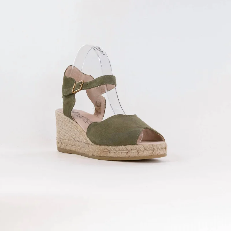 Women's Sandals with a Wedge Heel and a Tassel Detail in Orange for a Trendy LookWomen's Roundy Sandal In Khaki Women's Sandals with a Wedge Heel and a Tassel Detail in Orange for a Trendy LookWomen's Roundy Sandal In Khaki