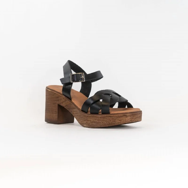 Child - Friendly Women's Sandals with a Secure Buckle in Purple for Moms on the GoWomen's Uma Sandal In Black Child - Friendly Women's Sandals with a Secure Buckle in Purple for Moms on the GoWomen's Uma Sandal In Black